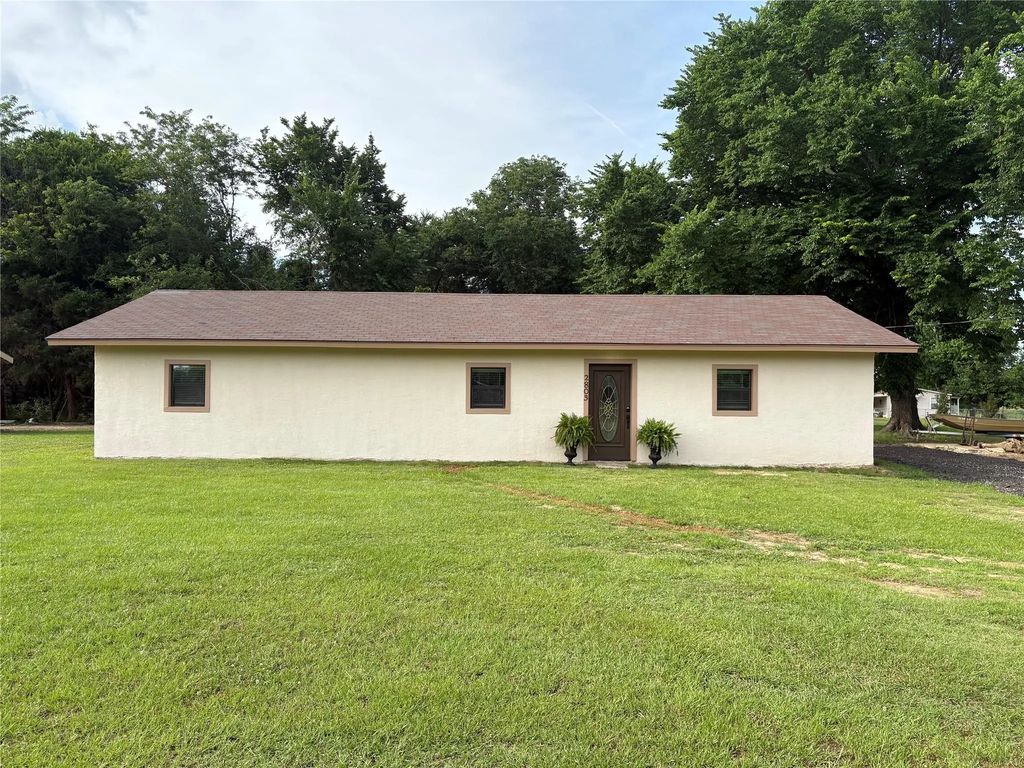2803 County Road 33900, Powderly