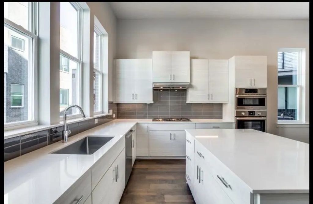 381 E Greenbriar Lane 1201, Dallas