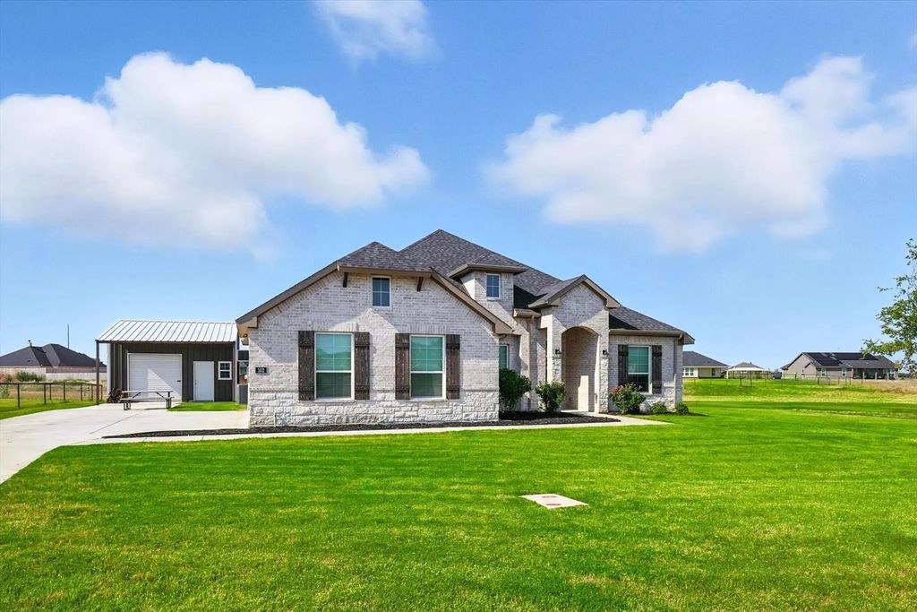 102 Mossy Creek Trail, Rhome