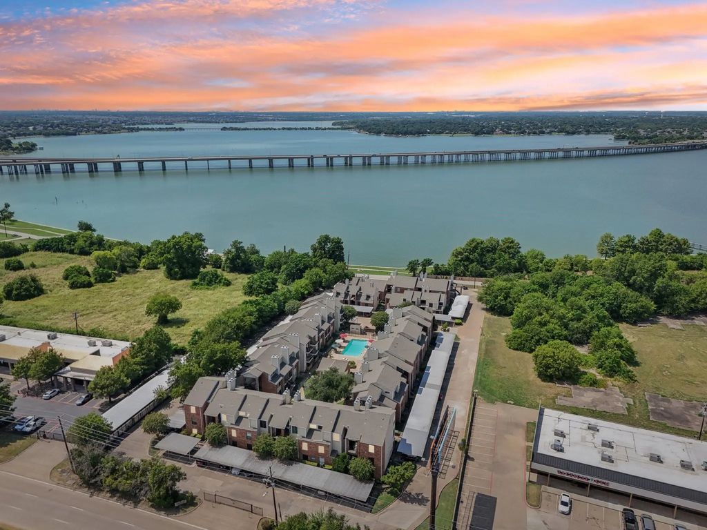 1513 E Interstate 30 232, Garland