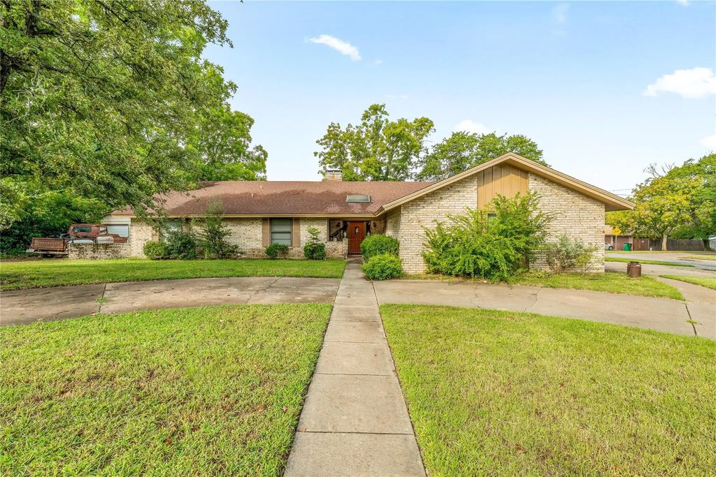 1190 N Charlotte Avenue, Stephenville