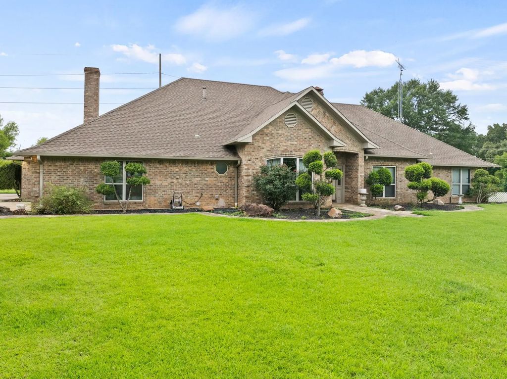 2520 N Hwy 271, Pittsburg