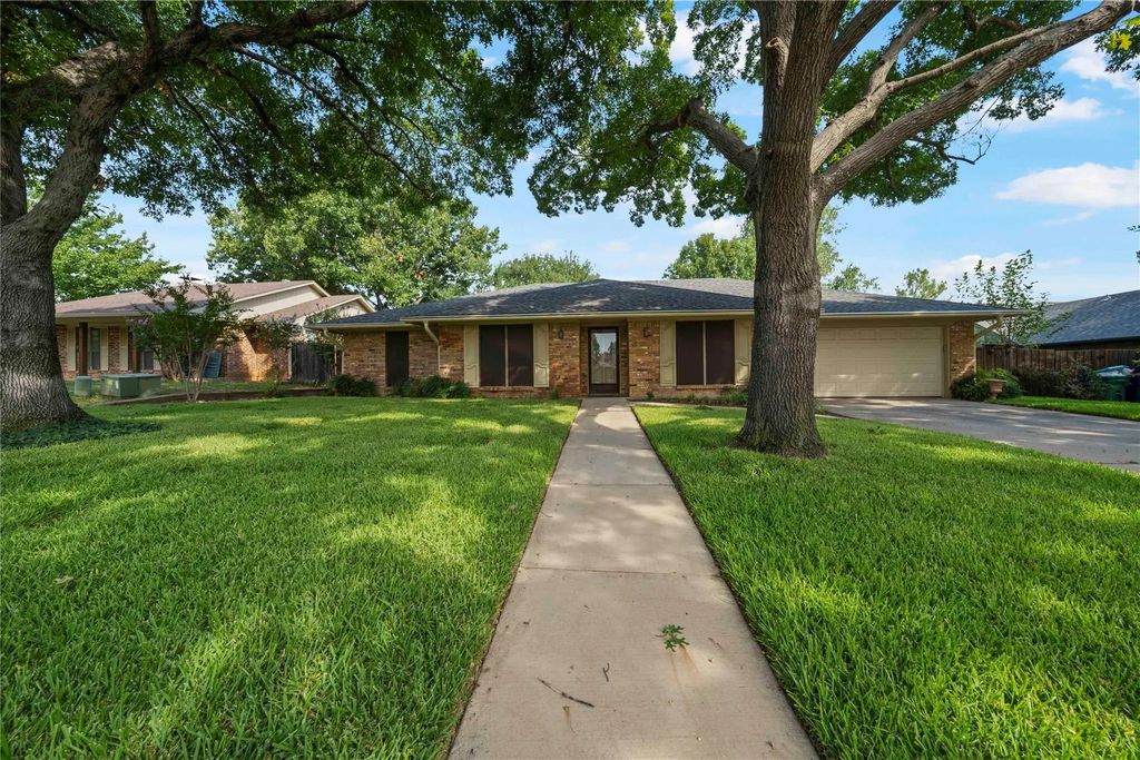 2520 Bowling Green Street, Denton
