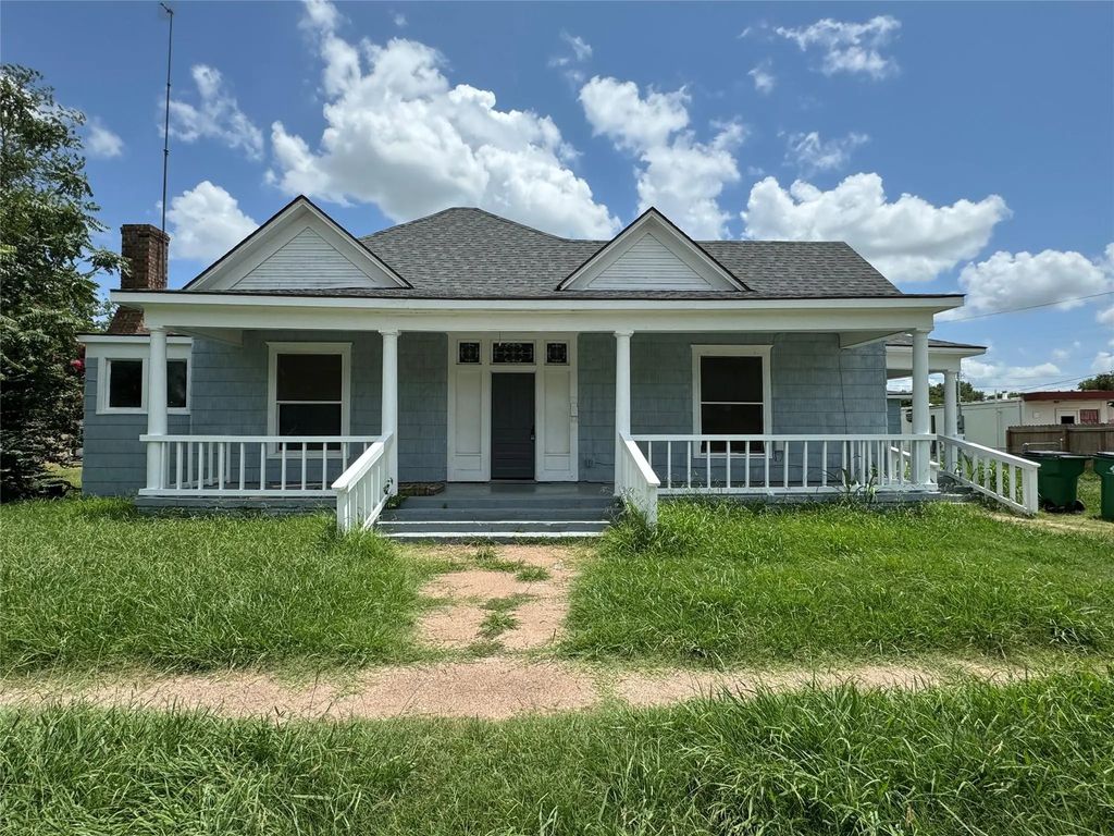 108 S Henrietta Street, Henrietta