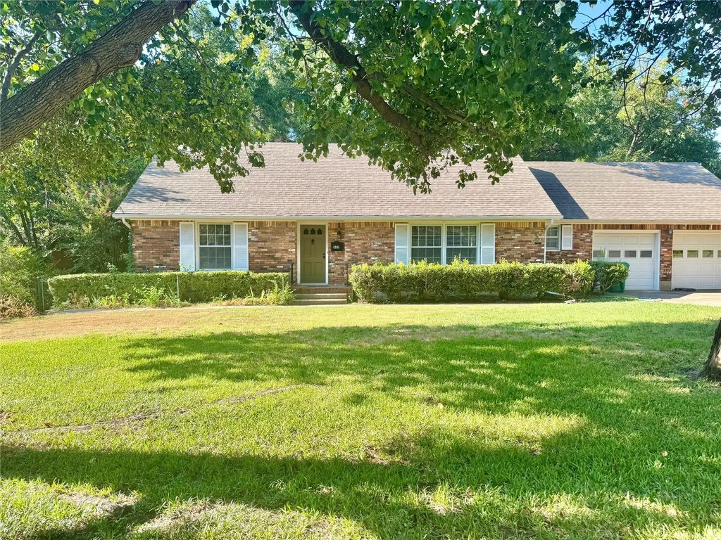822 Edgewood Place, Denton