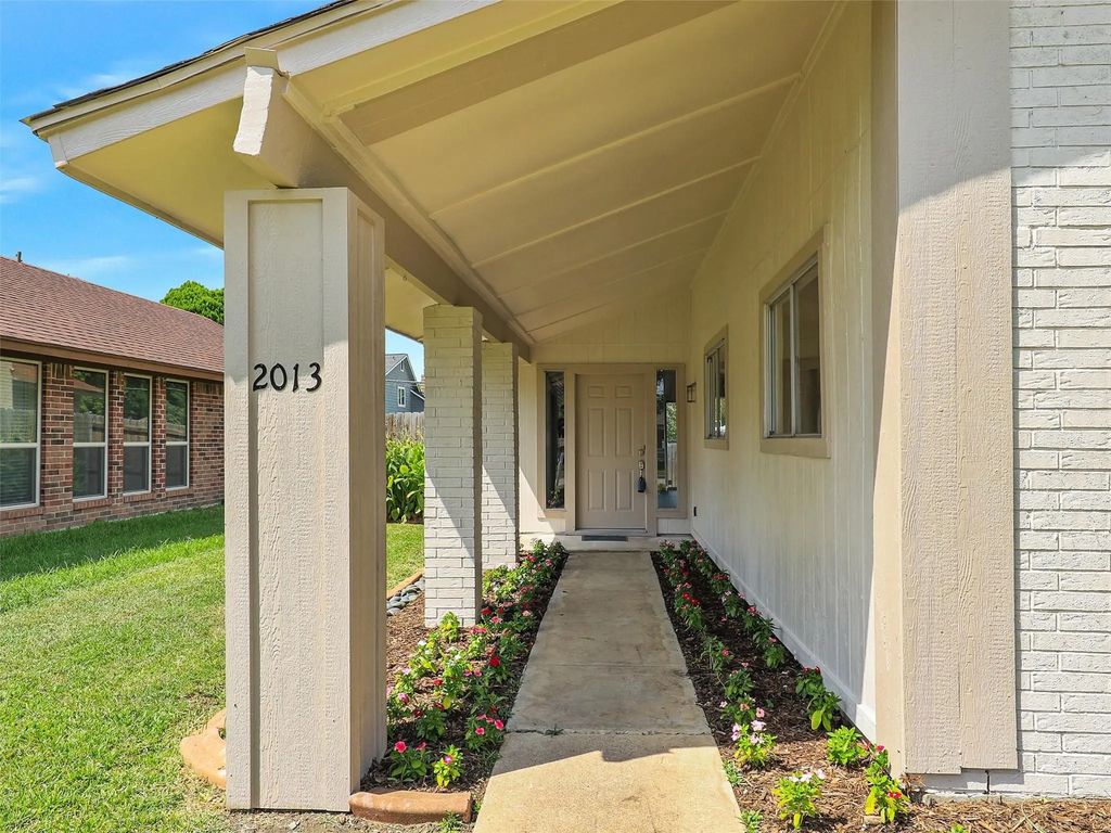 2013 E Collins Boulevard, Richardson