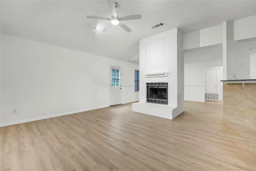 205 Valley Spring Drive, Arlington