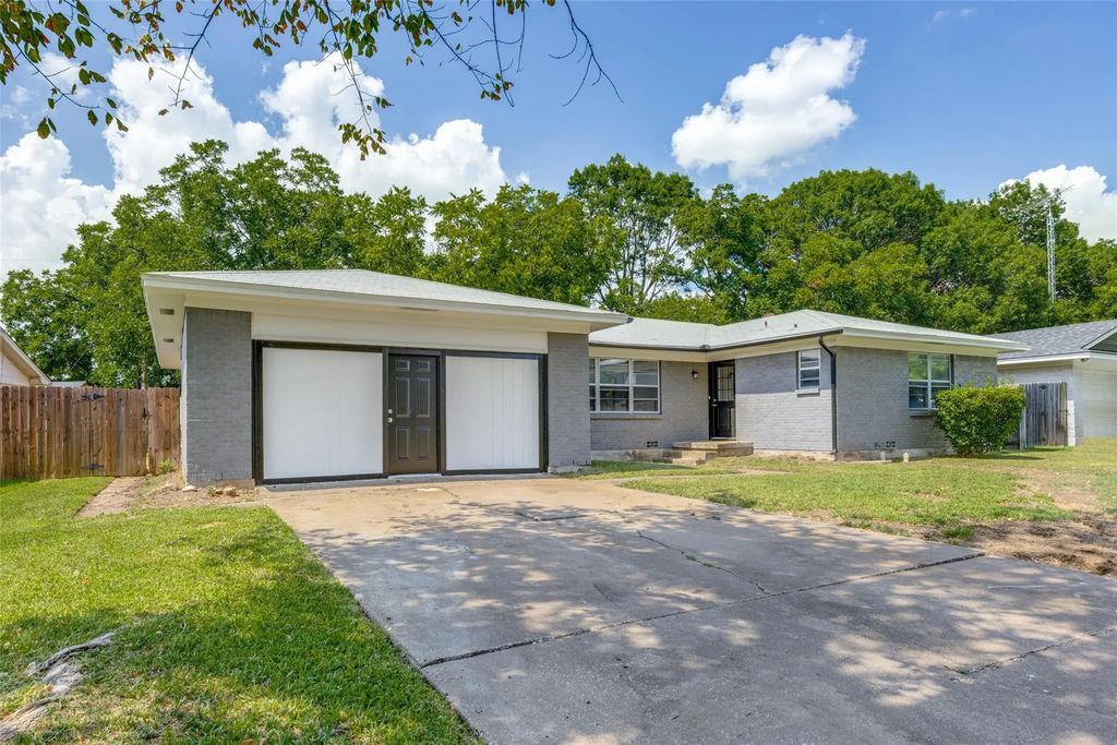 1116 S Idlewild Drive, Sherman