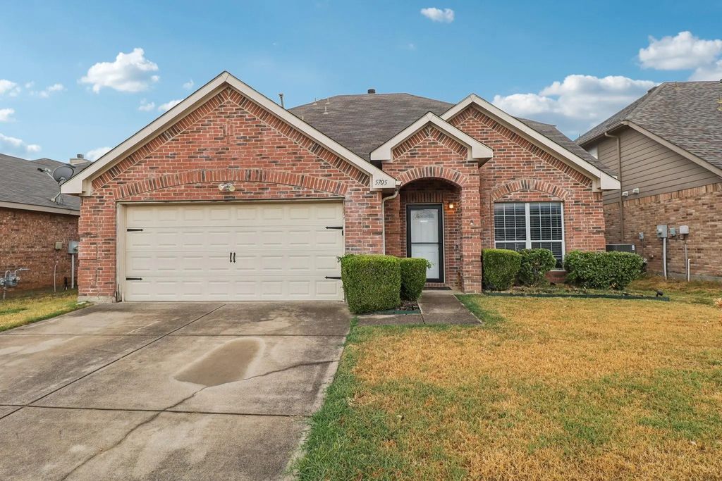 5705 Downs Drive, Fort Worth