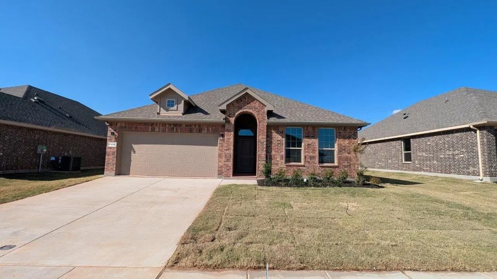 1316 Bristol Way, Granbury