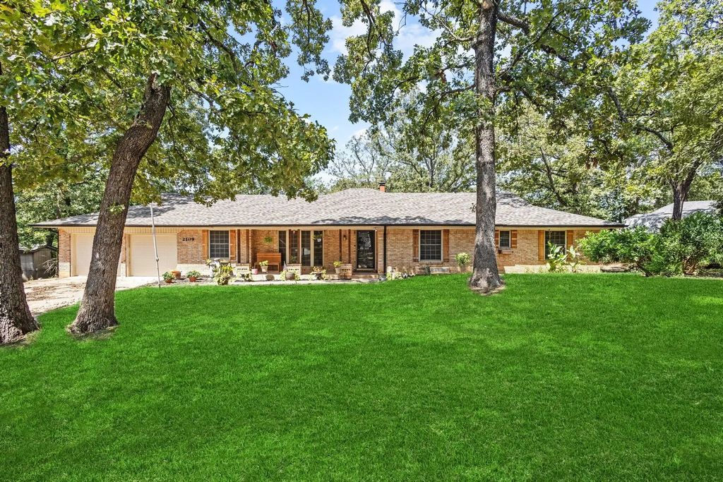 2109 Pat Court, Denison