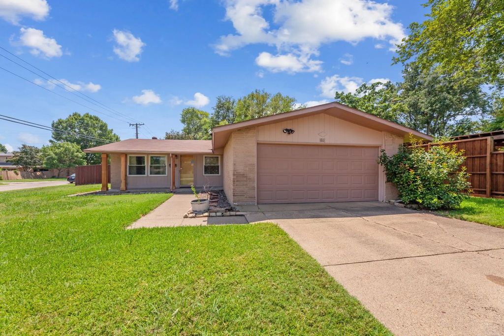 801 Vinecrest Lane, Richardson