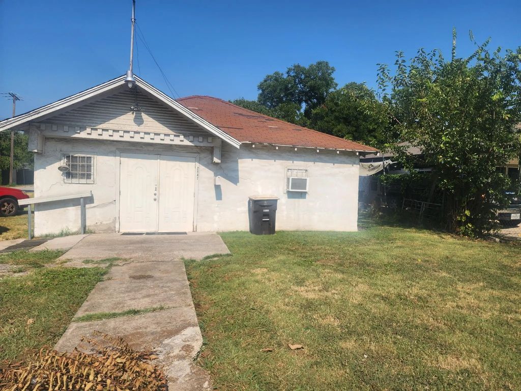 2847 S Marsalis Avenue, Dallas