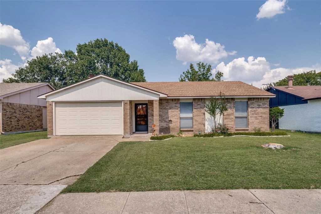 512 Woodcrest Way, Forney