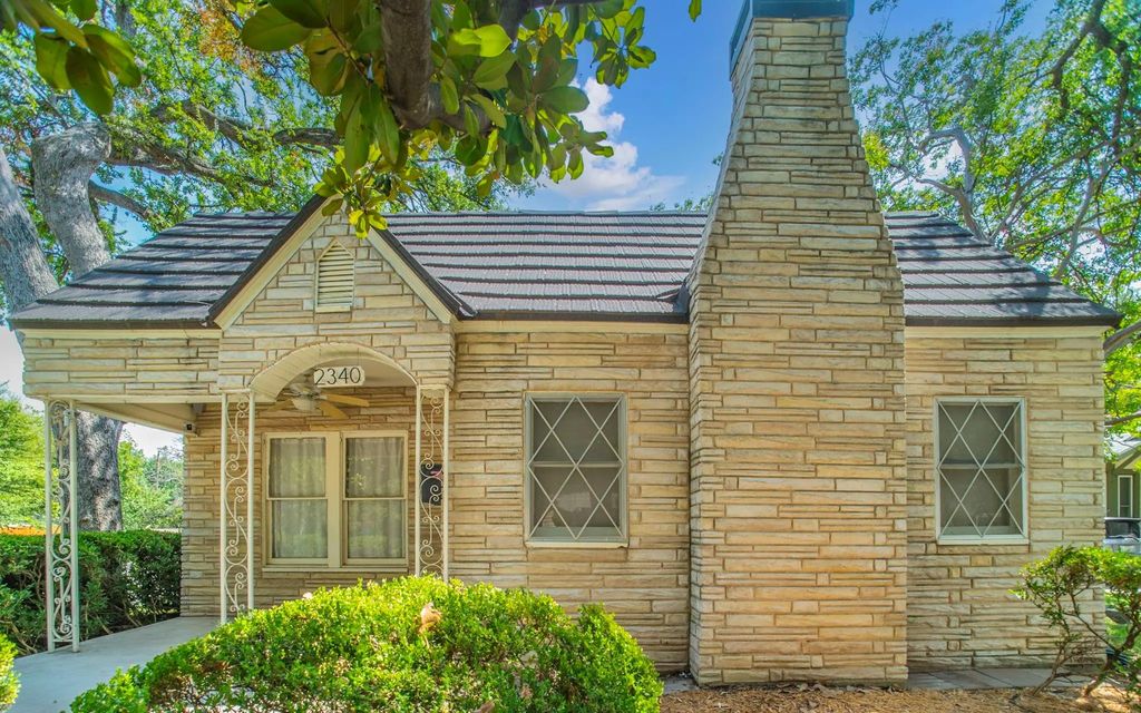 2340 Honeysuckle Avenue, Fort Worth