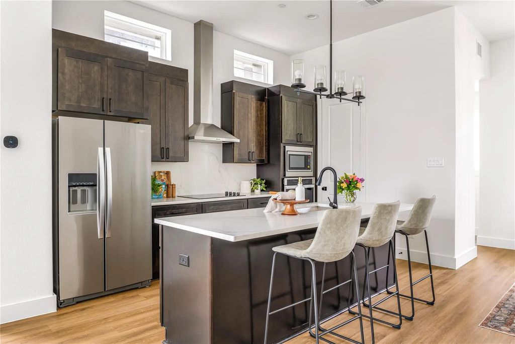 13325 Bee Street 301, Farmers Branch