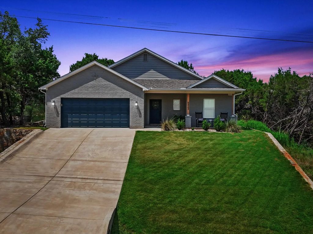 5423 San Jacinto Drive, Granbury