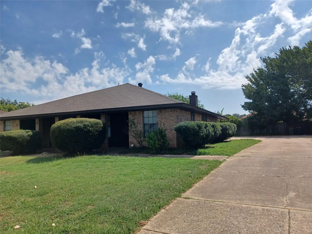 2401 B Monte Carlo Drive, Arlington