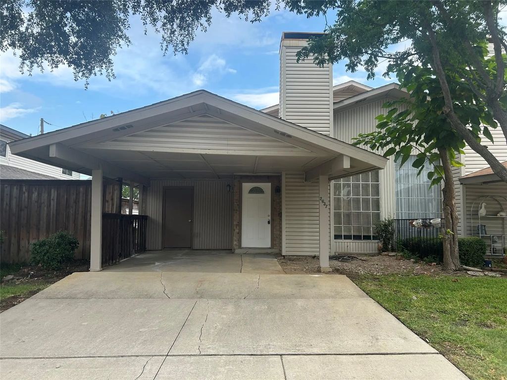 2637 Via Cordova, Carrollton