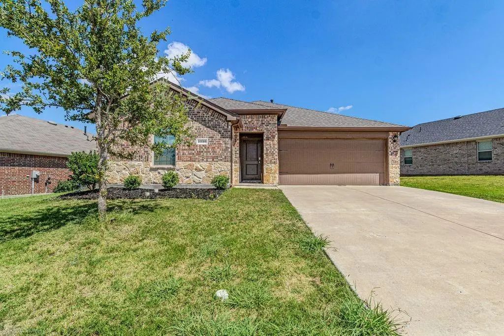 2330 Broken Bow Trail, Crandall