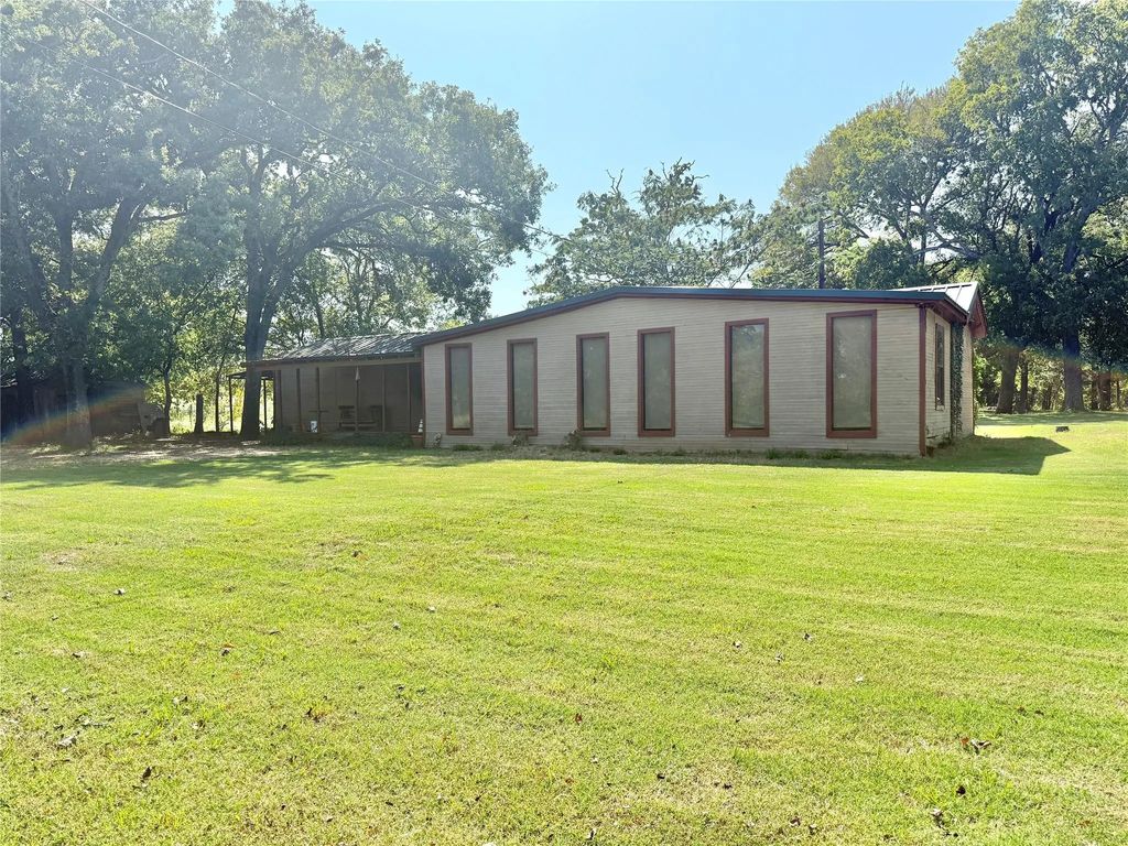 712 County Road 2104, Kemp