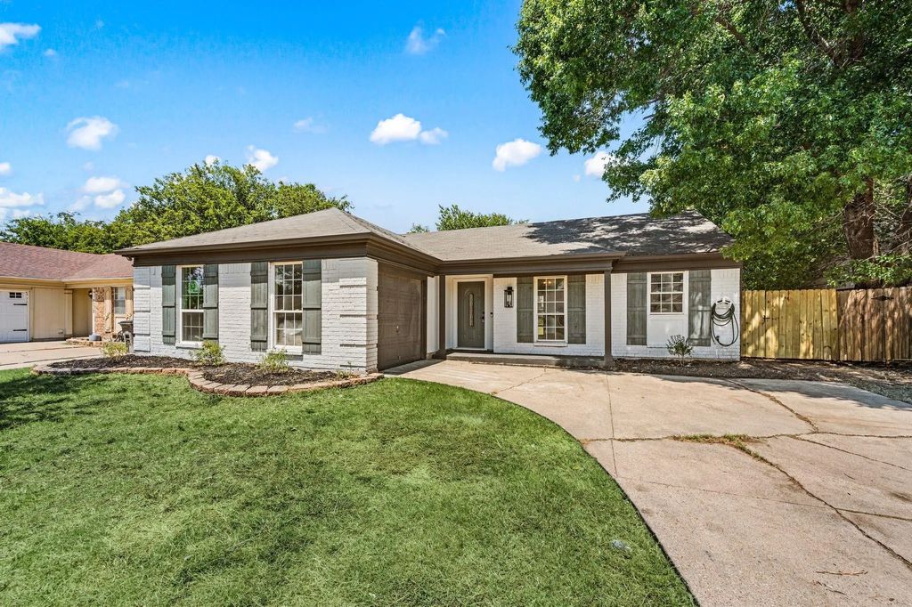 7008 Shadow Bend Drive, Fort Worth