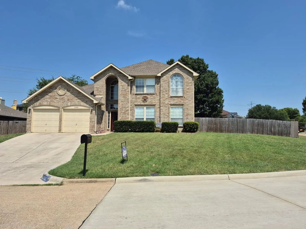 2352 Warrington Drive, Grand Prairie