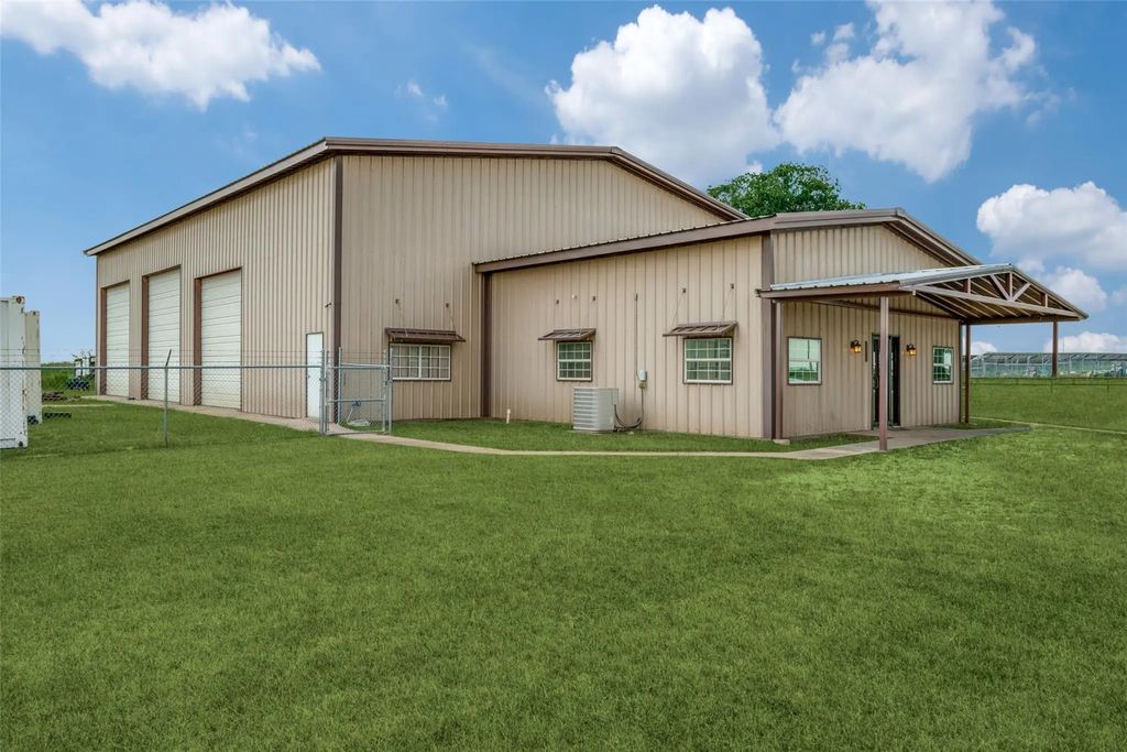 9080 Ike Byrom Road, Aubrey