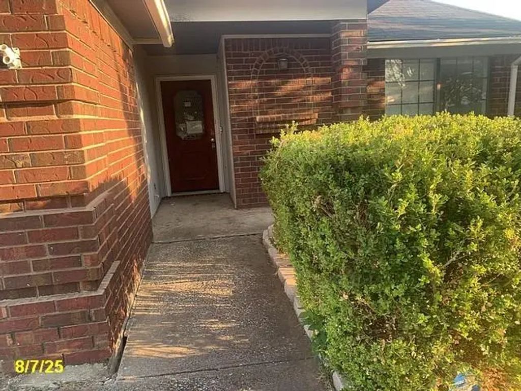 10709 Lone Pine Lane, Fort Worth
