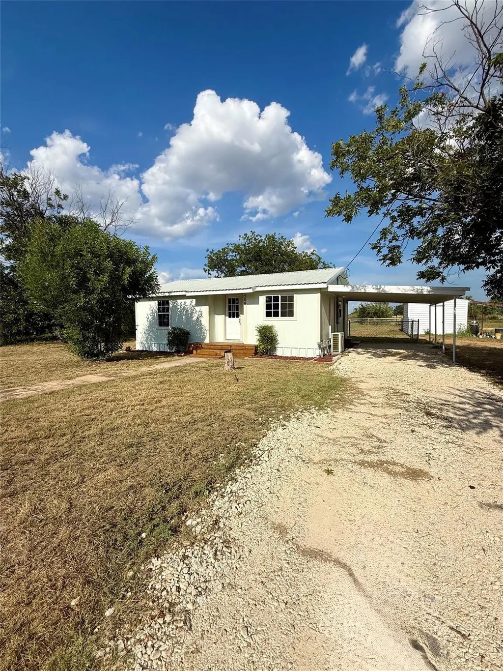709 Fourth Street, Bangs