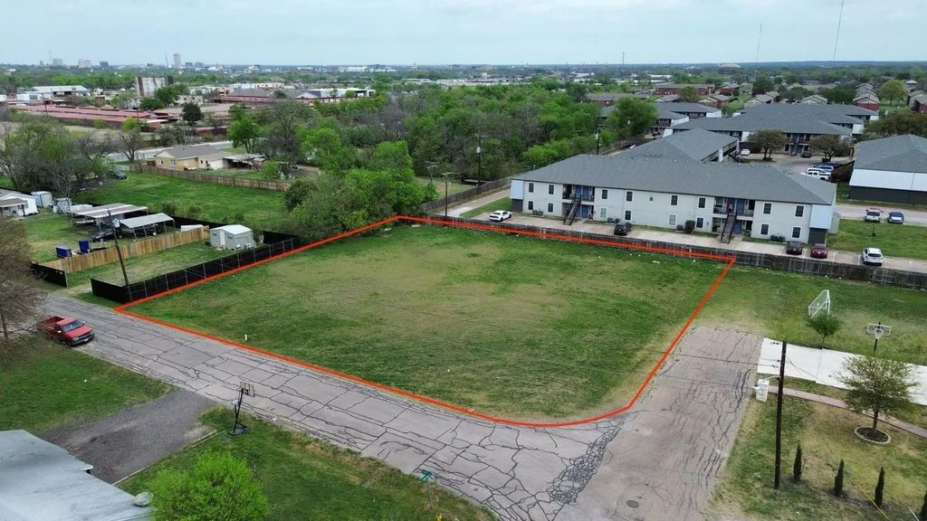 2434 S 23rd Street, Waco