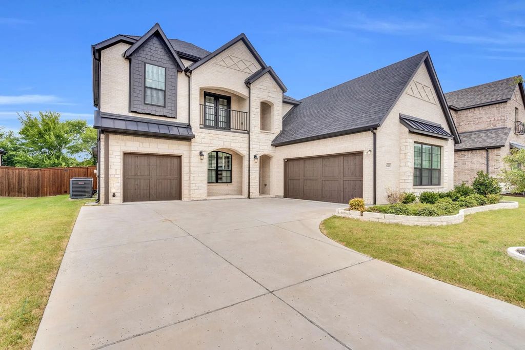 624 Singing Water Drive, Rockwall