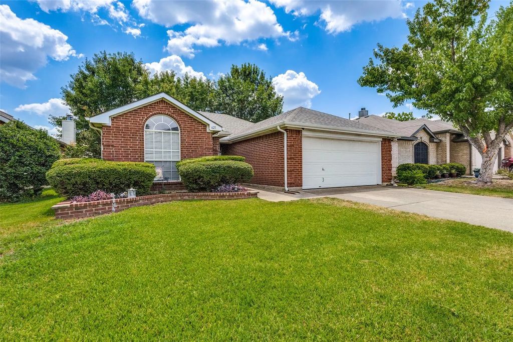 621 Silverbrook Drive, Saginaw