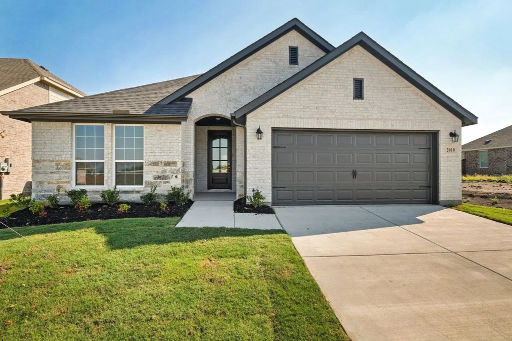 2010 Brackett Pond Drive, Forney