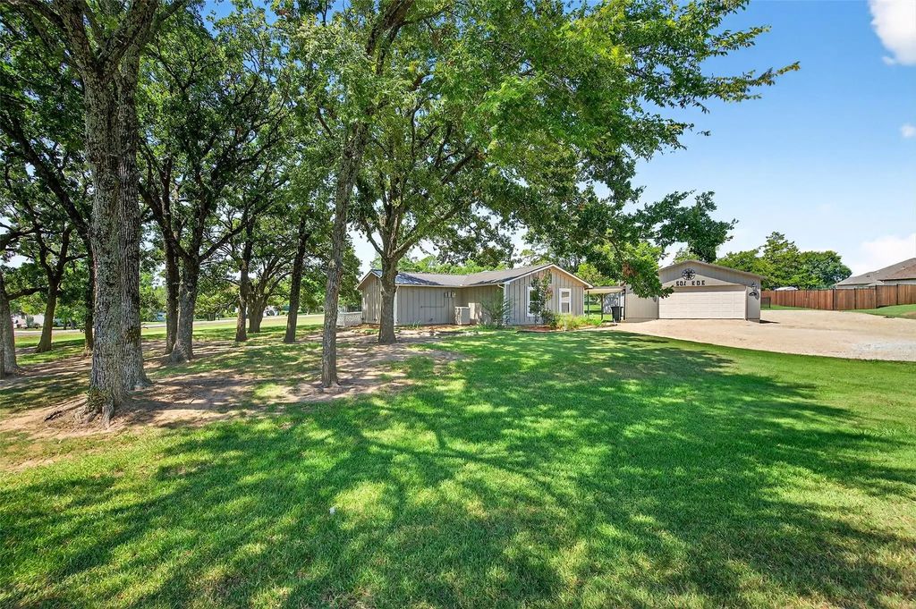 501 Kiowa Drive E, Gainesville