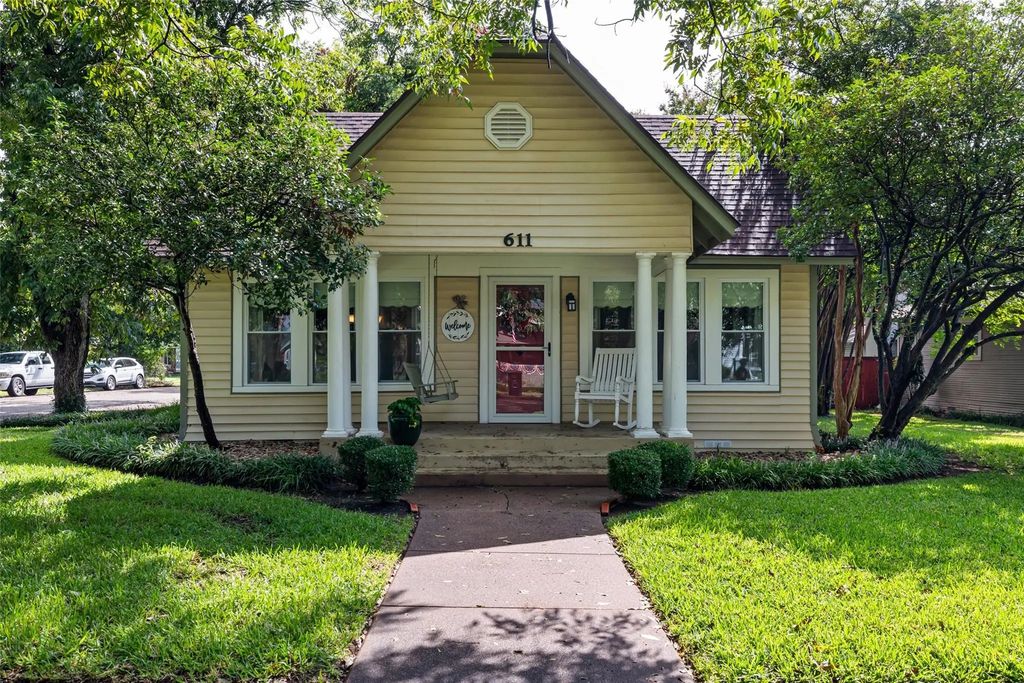 611 Forrest Avenue, Cleburne
