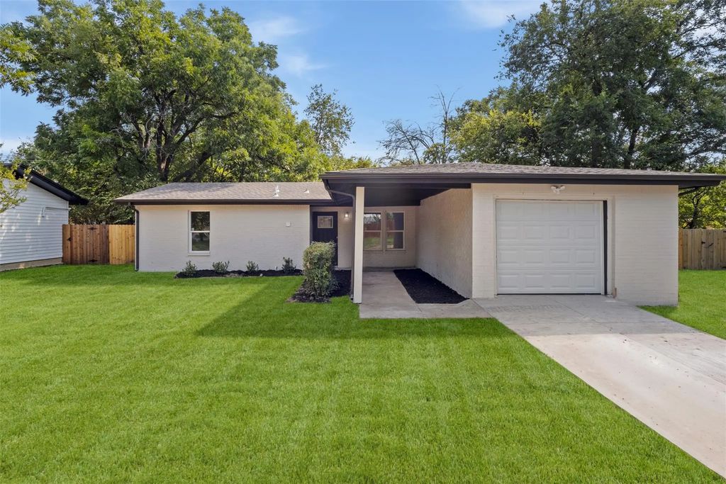 2818 Holiday Drive, Arlington