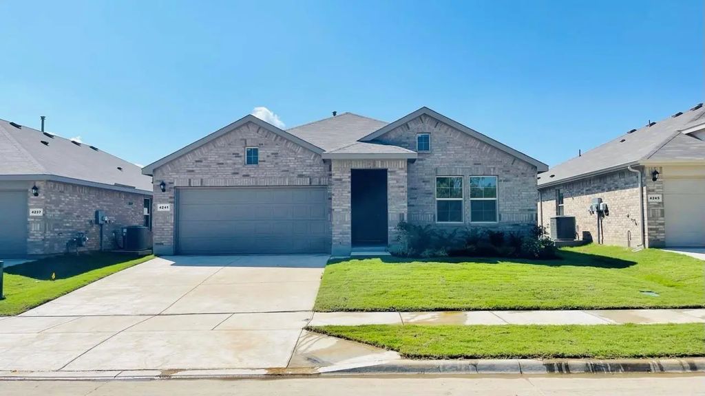 4241 Subtle Creek Lane, Fort Worth