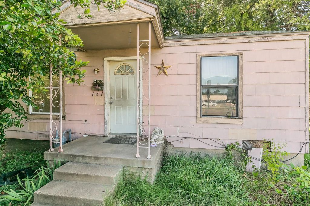 2100 N Riverside Drive, Fort Worth