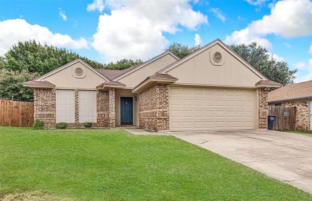 120 N Flaxseed Lane, Fort Worth