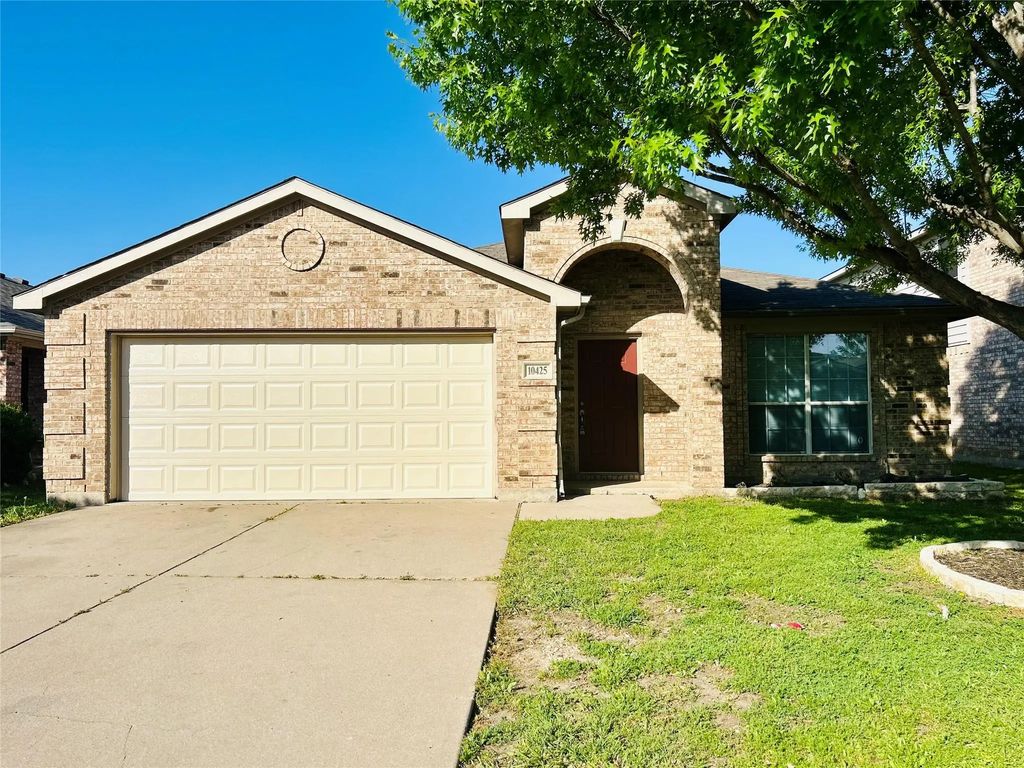 10425 Winding Passage Way, Fort Worth