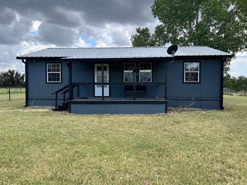 517 County Road 165, Sidney