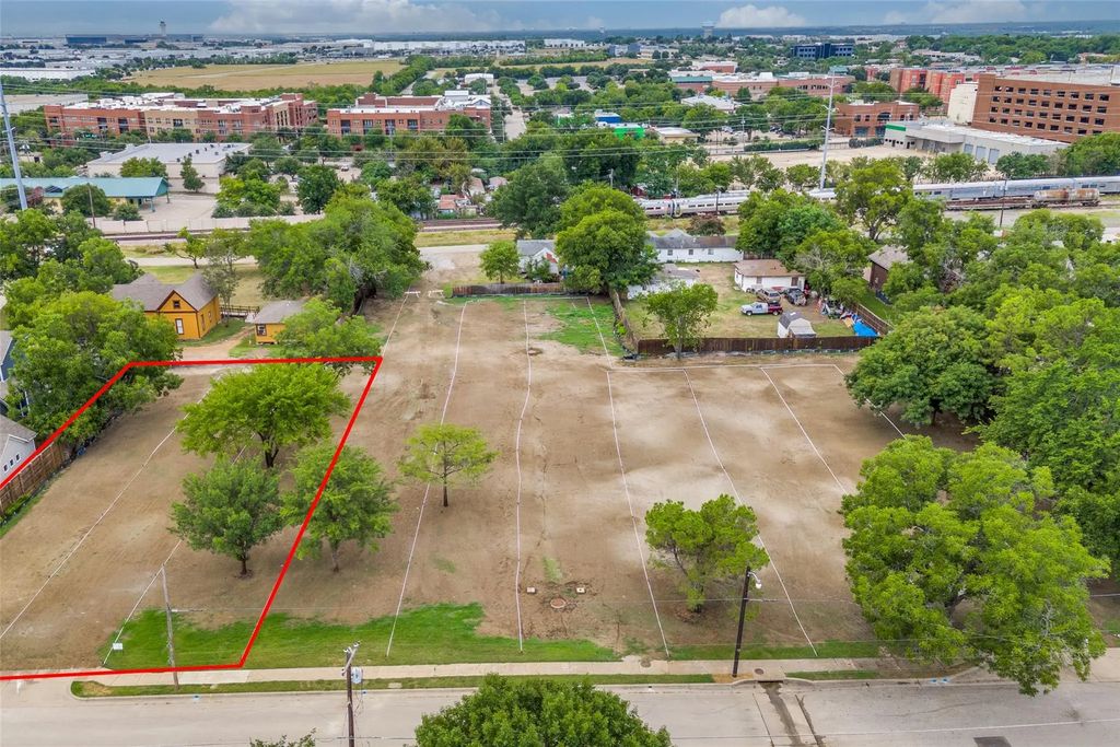 416 E College Street, Grapevine