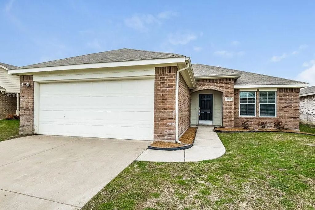 3301 Royal Crest Drive, Fort Worth