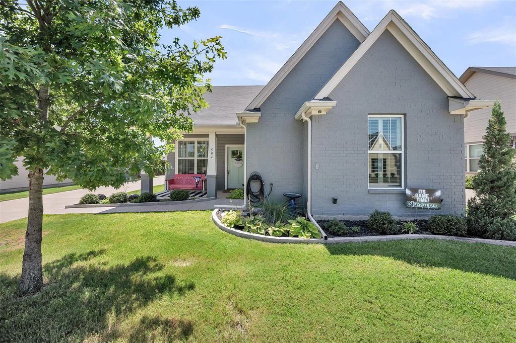 504 Kase Court, Burleson