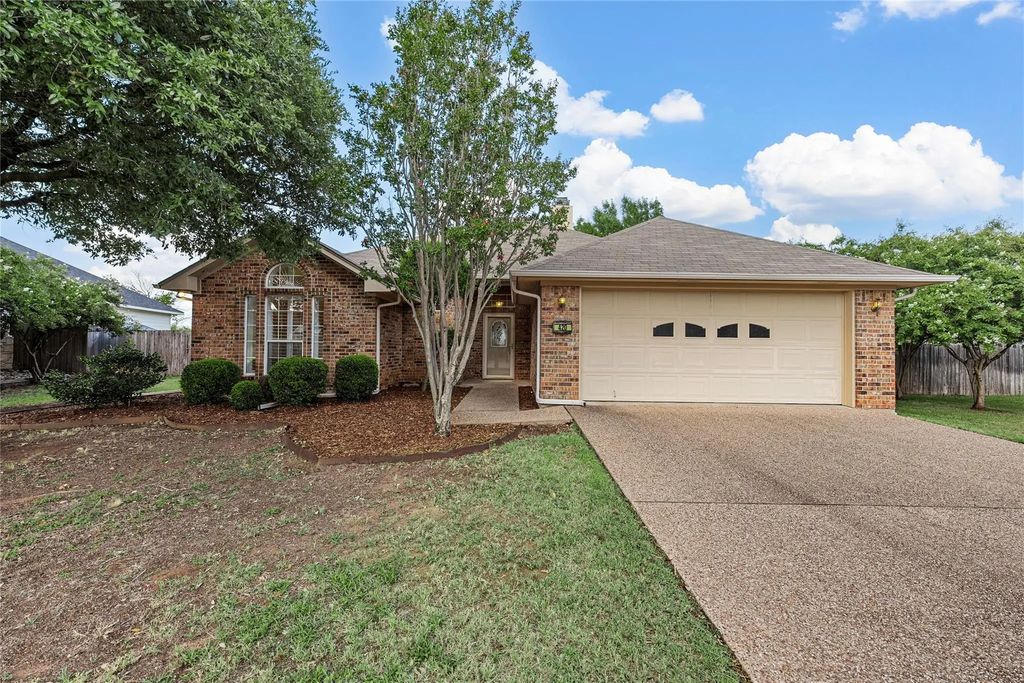 420 Alamo Drive, McGregor