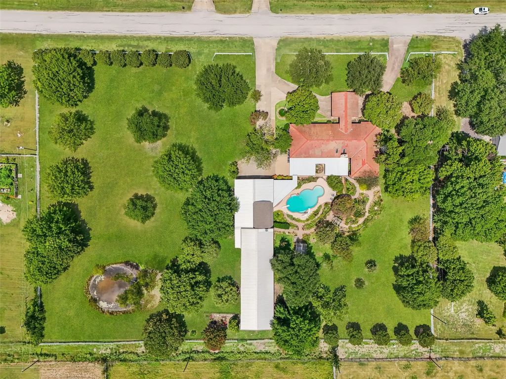 2004 Bonanza Drive, Sachse