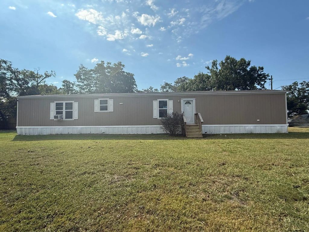 104 N Sinclair Avenue, Kerens
