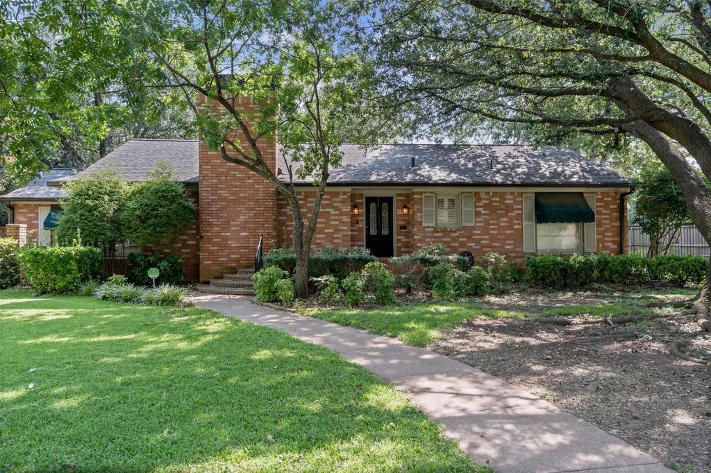 311 Sunset Drive, Cleburne