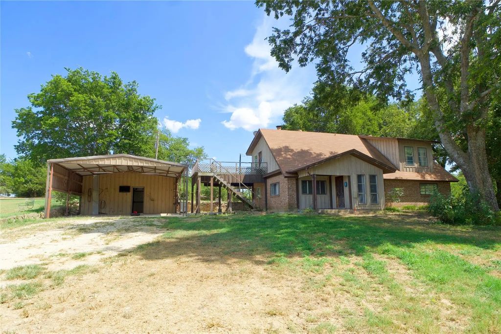 2214 County Road 345, Forestburg